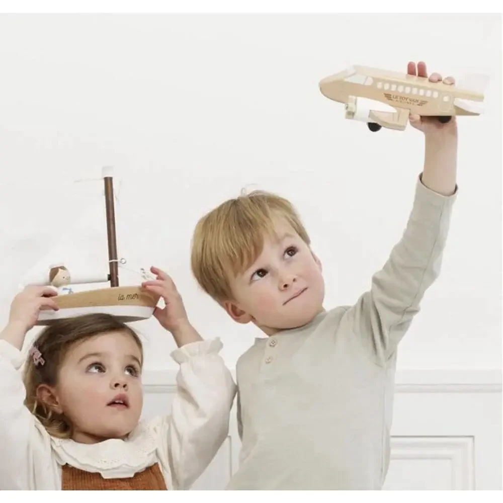 Le Toy Van wooden passenger